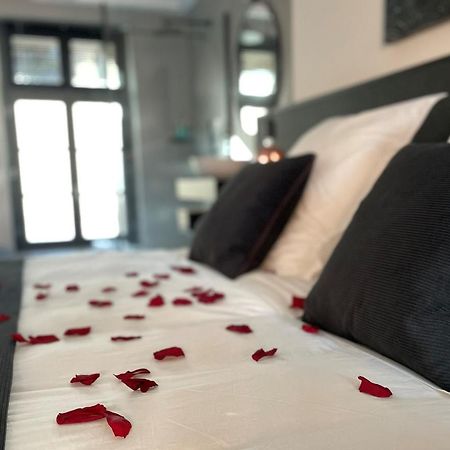 Ennea - Jacuzzi & Luxury Suites (Adults Only) Perpignan Dış mekan fotoğraf