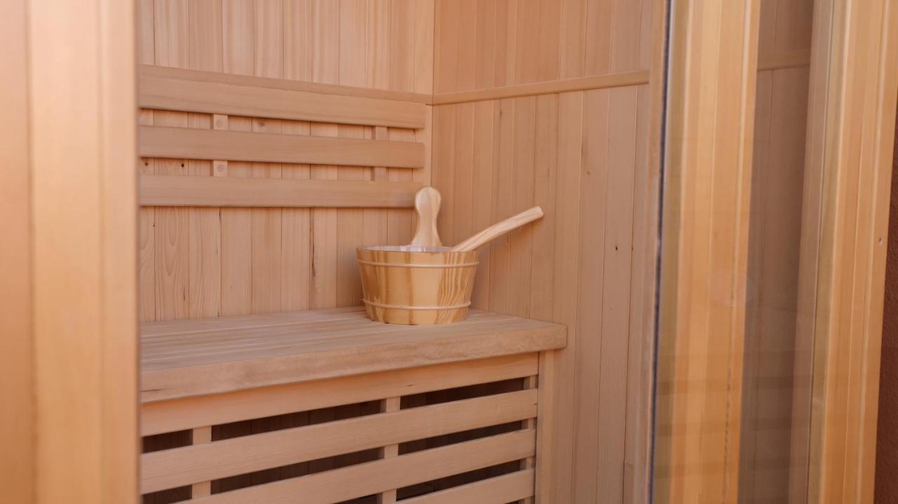 Ennea - Jacuzzi & Luxury Suites (Adults Only) Perpignan Dış mekan fotoğraf